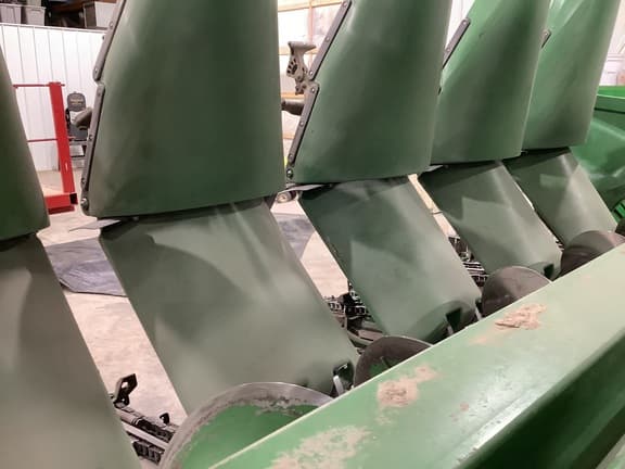 Image of John Deere C8R equipment image 3