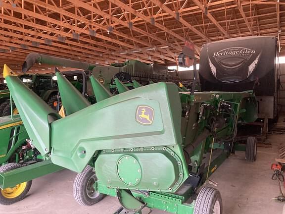 Image of John Deere C8R equipment image 1