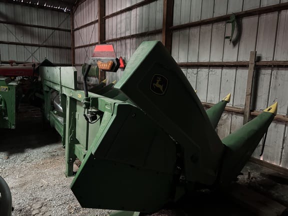 2021 John Deere C8R Equipment Image0