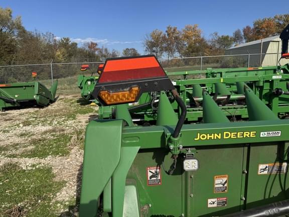 Image of John Deere C8R equipment image 2