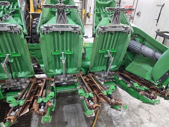 Image of John Deere C8R equipment image 4