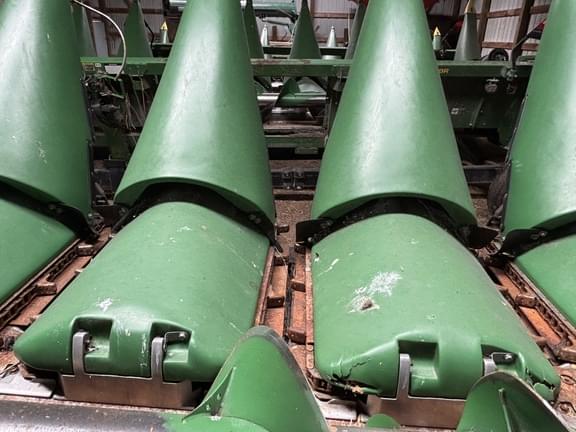 Image of John Deere C8R equipment image 3