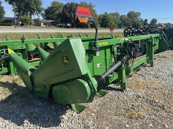 Image of John Deere C8R equipment image 2