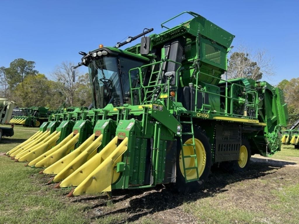 2021 John Deere CP690 Equipment Image0