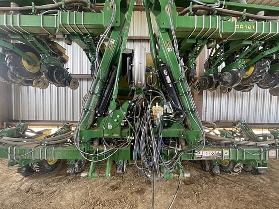 Image of John Deere DR12X equipment image 1