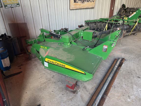Image of John Deere MX8 equipment image 2