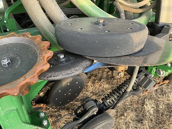 Image of John Deere N560F equipment image 4