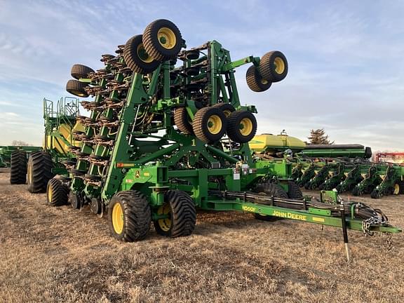 Image of John Deere N560F equipment image 1