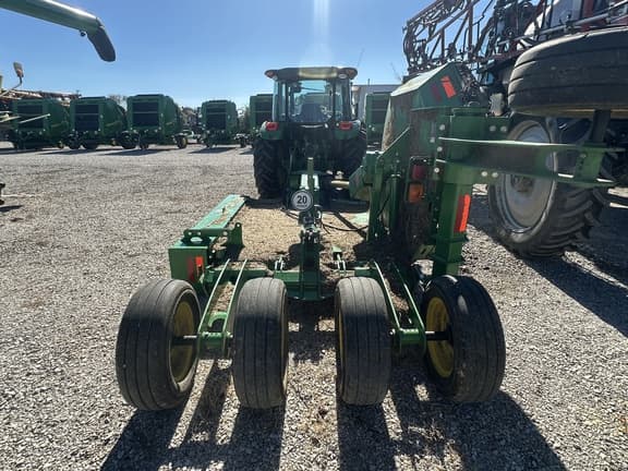 Image of John Deere R10 equipment image 4