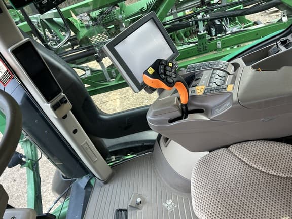 Image of John Deere R4030 equipment image 4