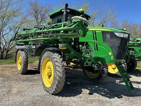 2021 John Deere R4044 Equipment Image0