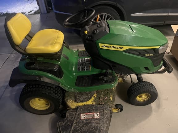 Image of John Deere S240 equipment image 1