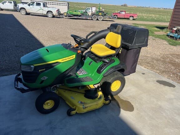 Image of John Deere S240 equipment image 1
