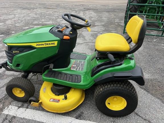 Image of John Deere S240 equipment image 2