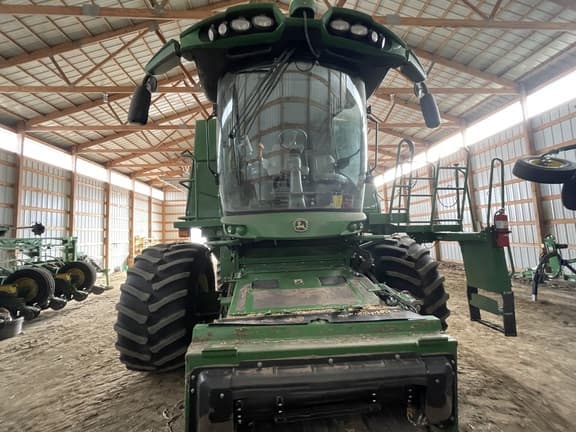 Image of John Deere S760 equipment image 1