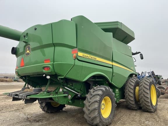 Image of John Deere S770 equipment image 3
