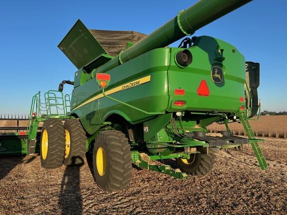 Image of John Deere S770 Image 1