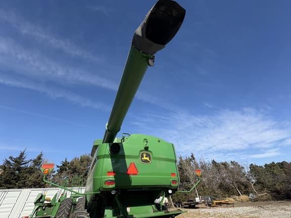 Image of John Deere S770 equipment image 2