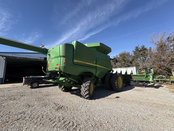 Image of John Deere S770 equipment image 1