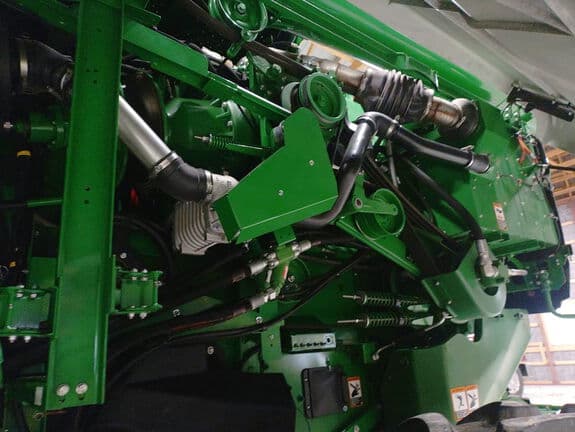 Image of John Deere S770 equipment image 4
