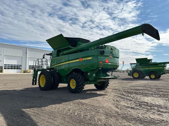 Image of John Deere S770 equipment image 2