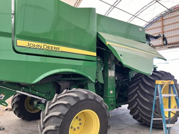 Image of John Deere S780 equipment image 1