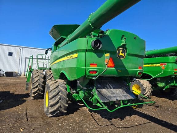 Image of John Deere S780 equipment image 2