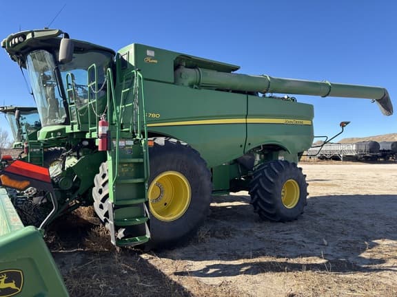 Image of John Deere S780 equipment image 1