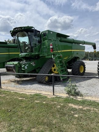 Image of John Deere S780 equipment image 1