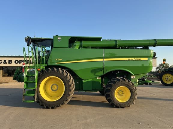Image of John Deere S780 equipment image 1