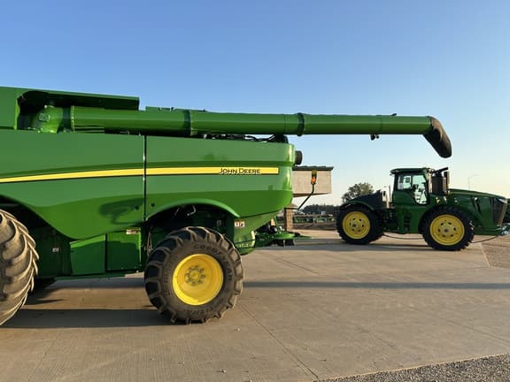 Image of John Deere S780 equipment image 2