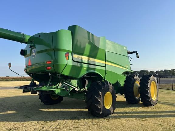 Image of John Deere S780 equipment image 4
