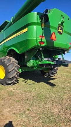 Image of John Deere S780 equipment image 1