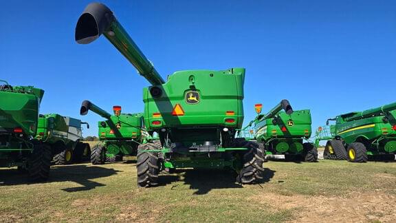 Image of John Deere S780 equipment image 2