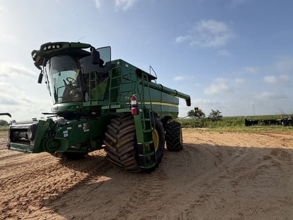 Image of John Deere S780 equipment image 2