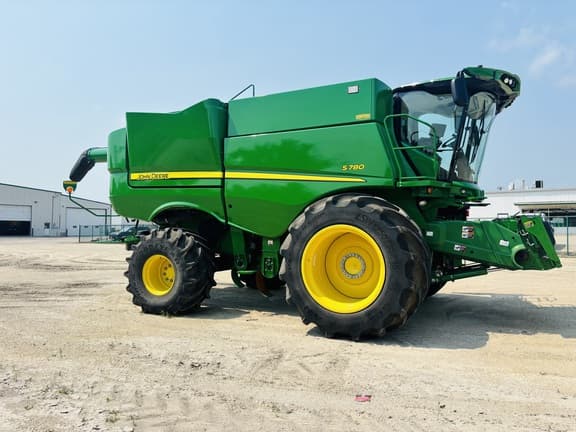 Image of John Deere S780 equipment image 1