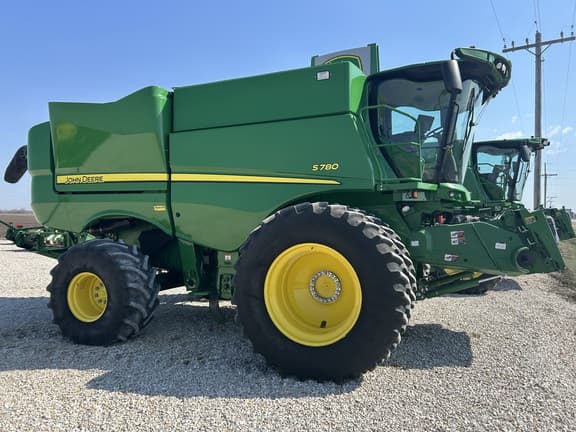 Image of John Deere S780 equipment image 1