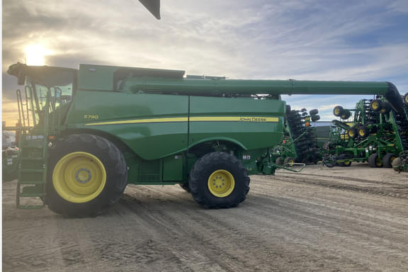Image of John Deere S790 equipment image 1