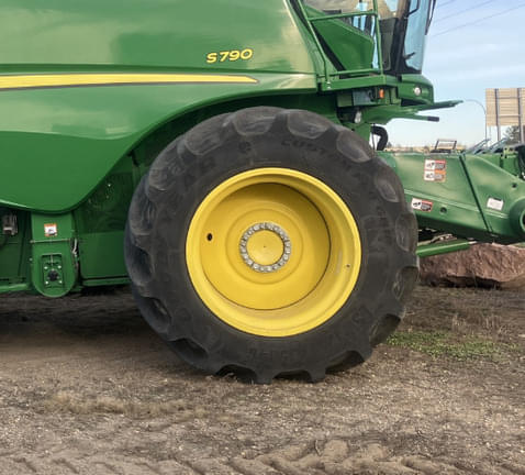 Image of John Deere S790 equipment image 3
