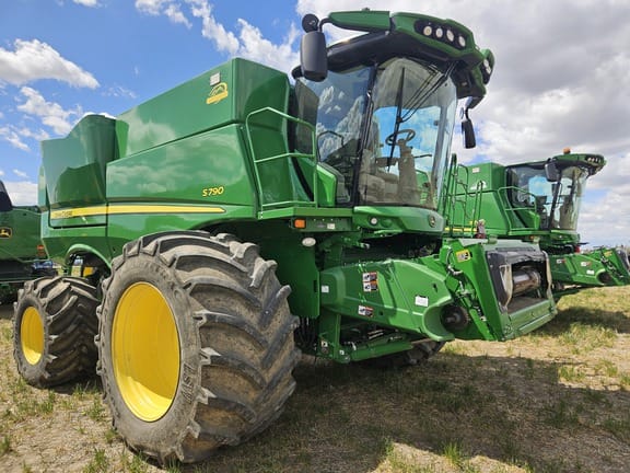 2021 John Deere S790 Equipment Image0