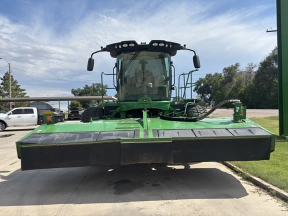 Image of John Deere W235 equipment image 1