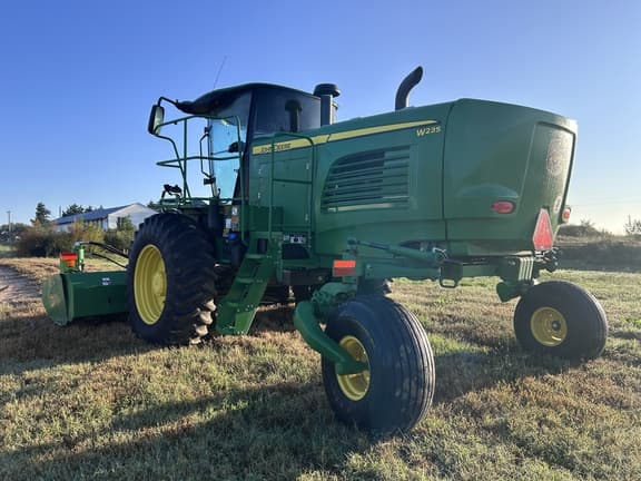Image of John Deere W235 equipment image 4