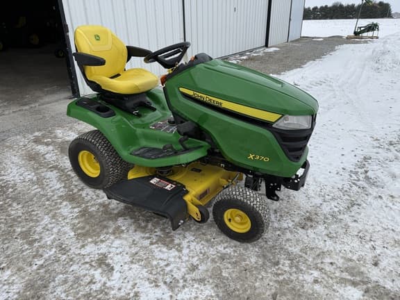 Image of John Deere X370 equipment image 3