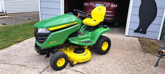 Image of John Deere X370 equipment image 2