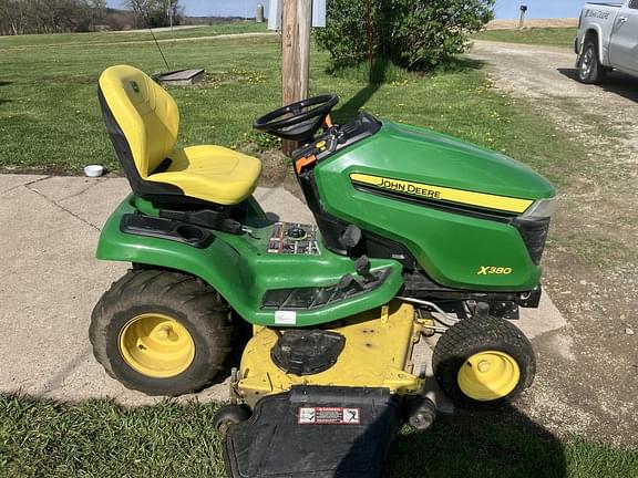 Image of John Deere X380 equipment image 3