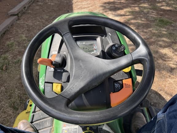 Image of John Deere X390 equipment image 1