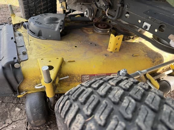 Image of John Deere X390 equipment image 4