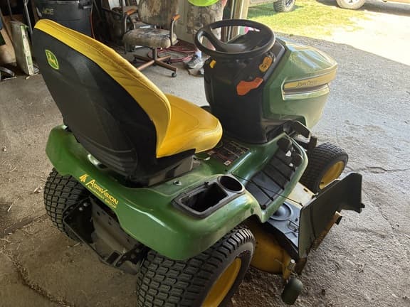 Image of John Deere X390 equipment image 4