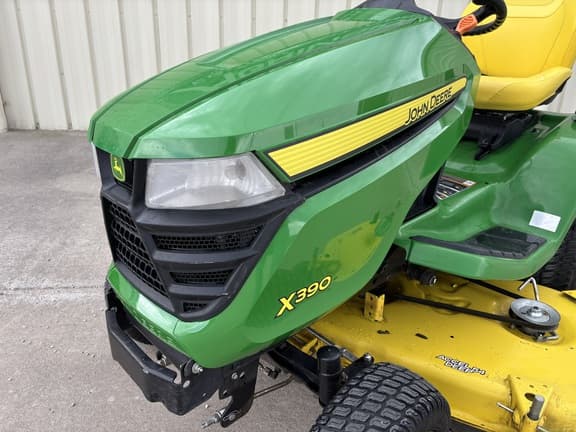 Image of John Deere X390 equipment image 4