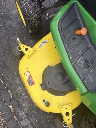 Image of John Deere X580 equipment image 4